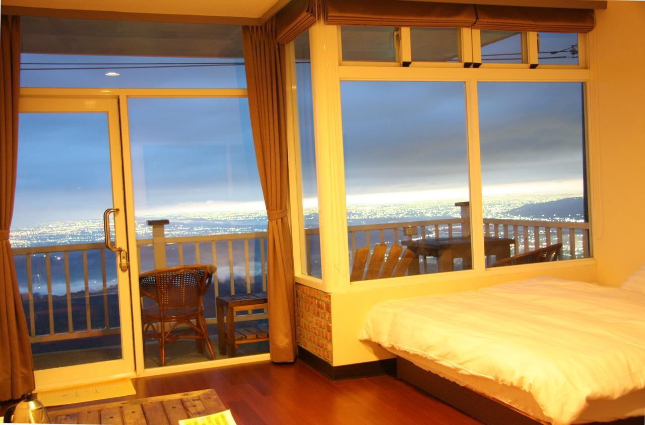 Sky Lounge B&B Zhushan Buitenkant foto