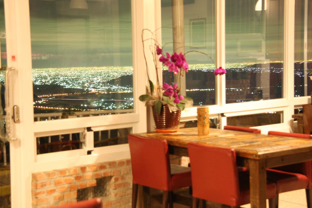 Sky Lounge B&B Zhushan Buitenkant foto