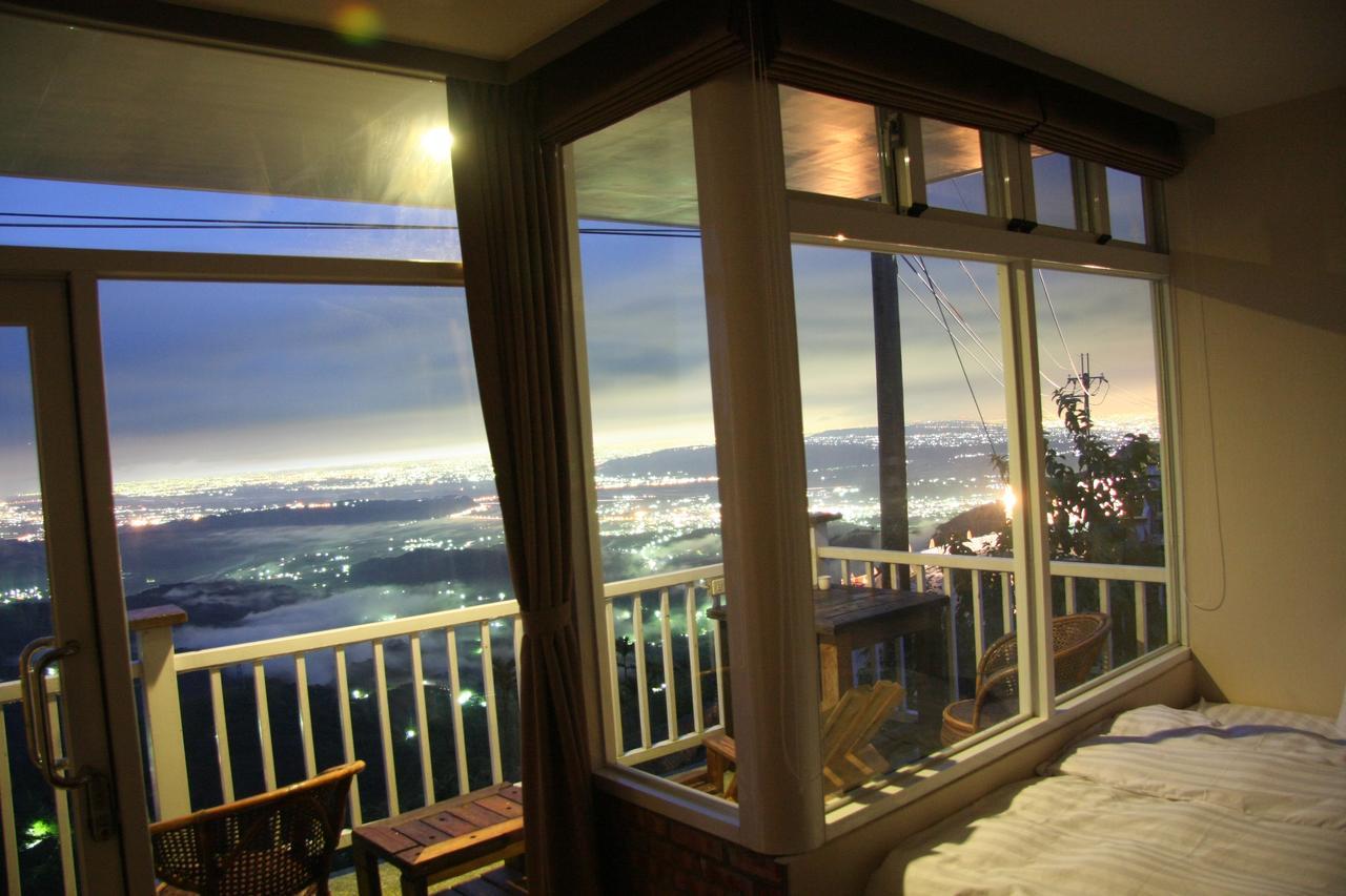 Sky Lounge B&B Zhushan Buitenkant foto