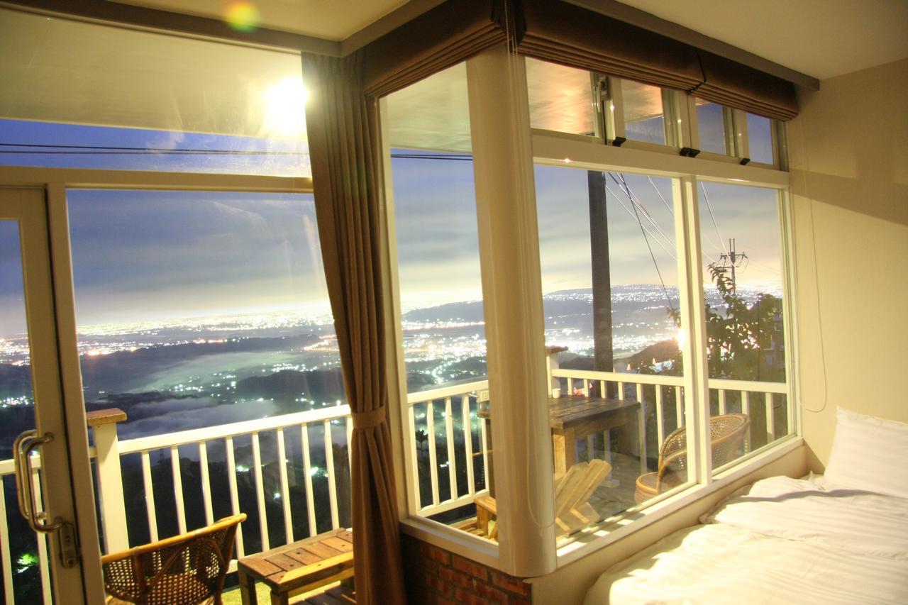 Sky Lounge B&B Zhushan Buitenkant foto