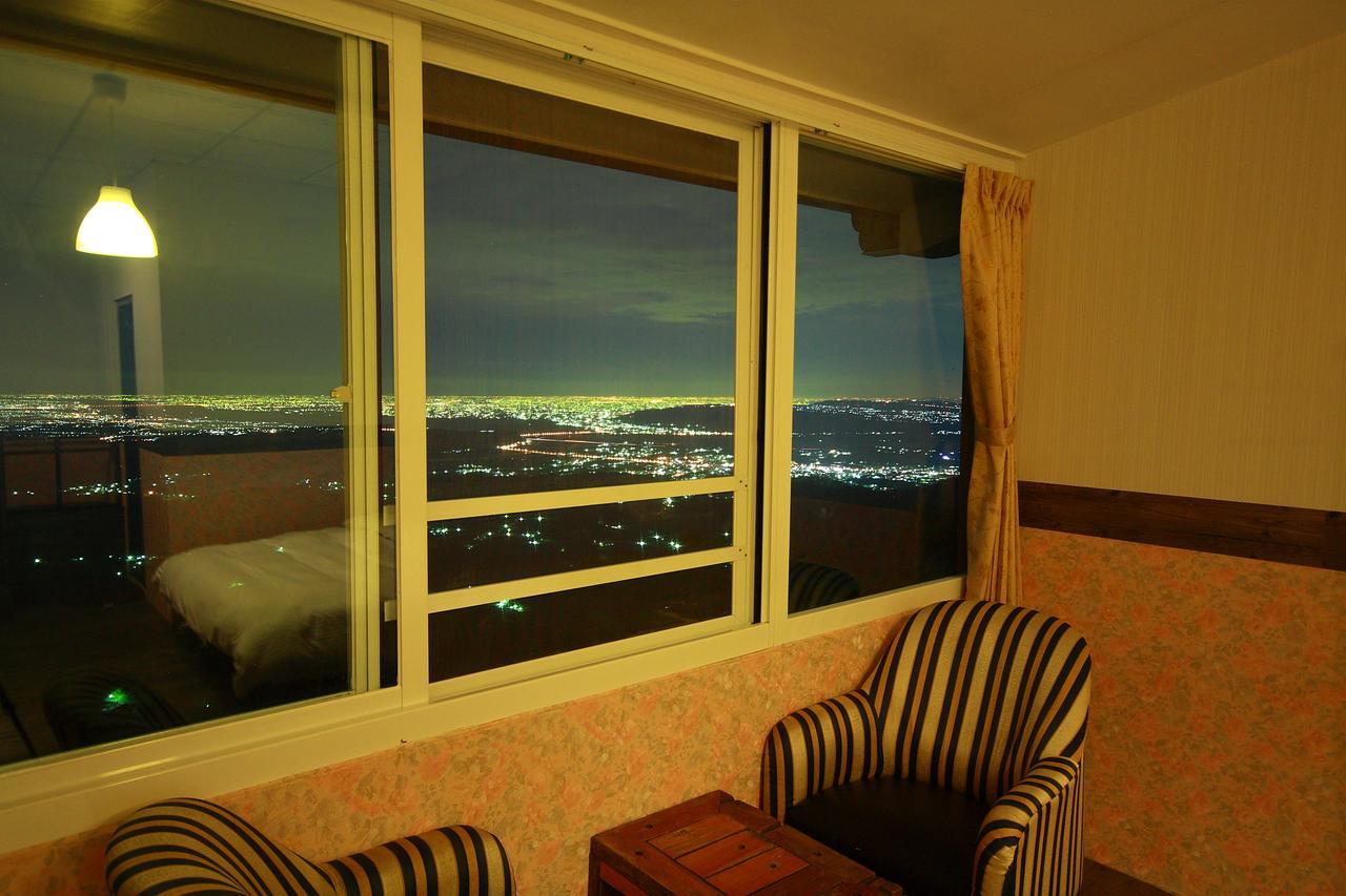 Sky Lounge B&B Zhushan Buitenkant foto