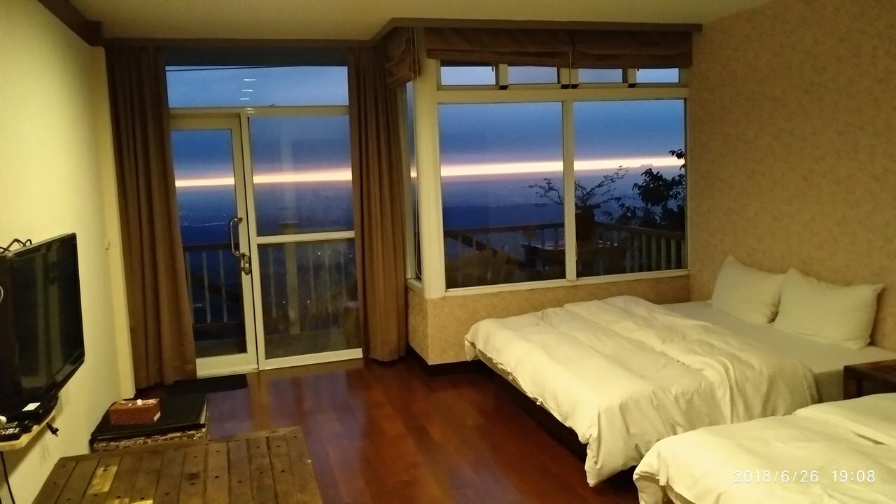 Sky Lounge B&B Zhushan Buitenkant foto