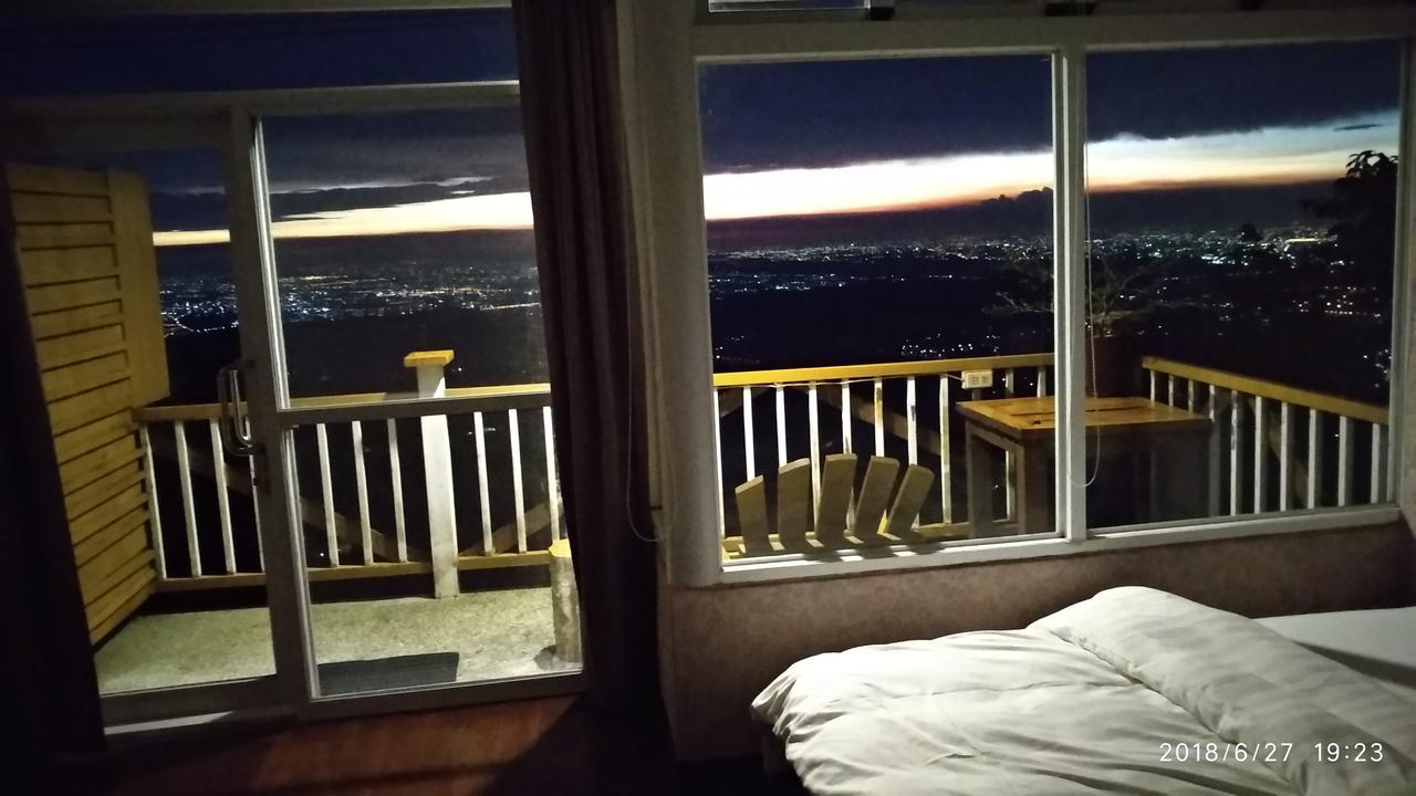 Sky Lounge B&B Zhushan Buitenkant foto