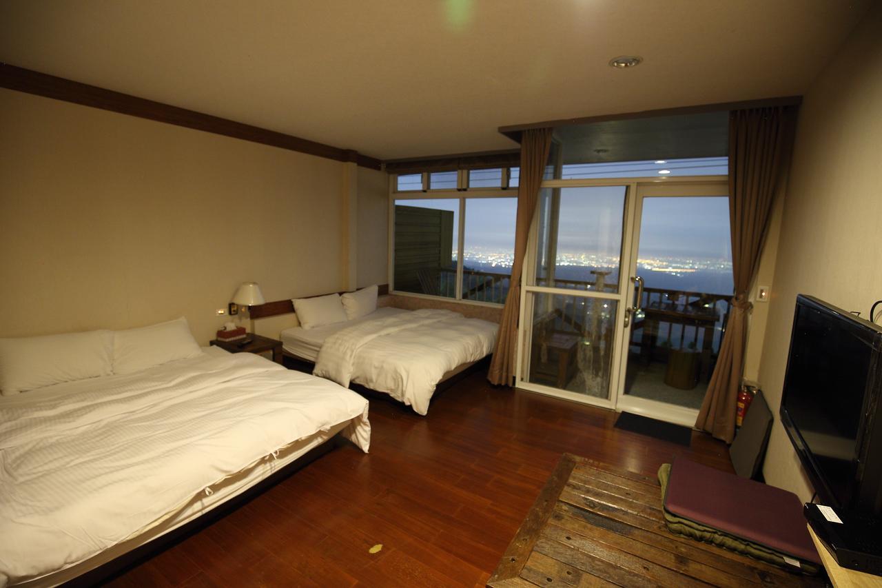 Sky Lounge B&B Zhushan Buitenkant foto