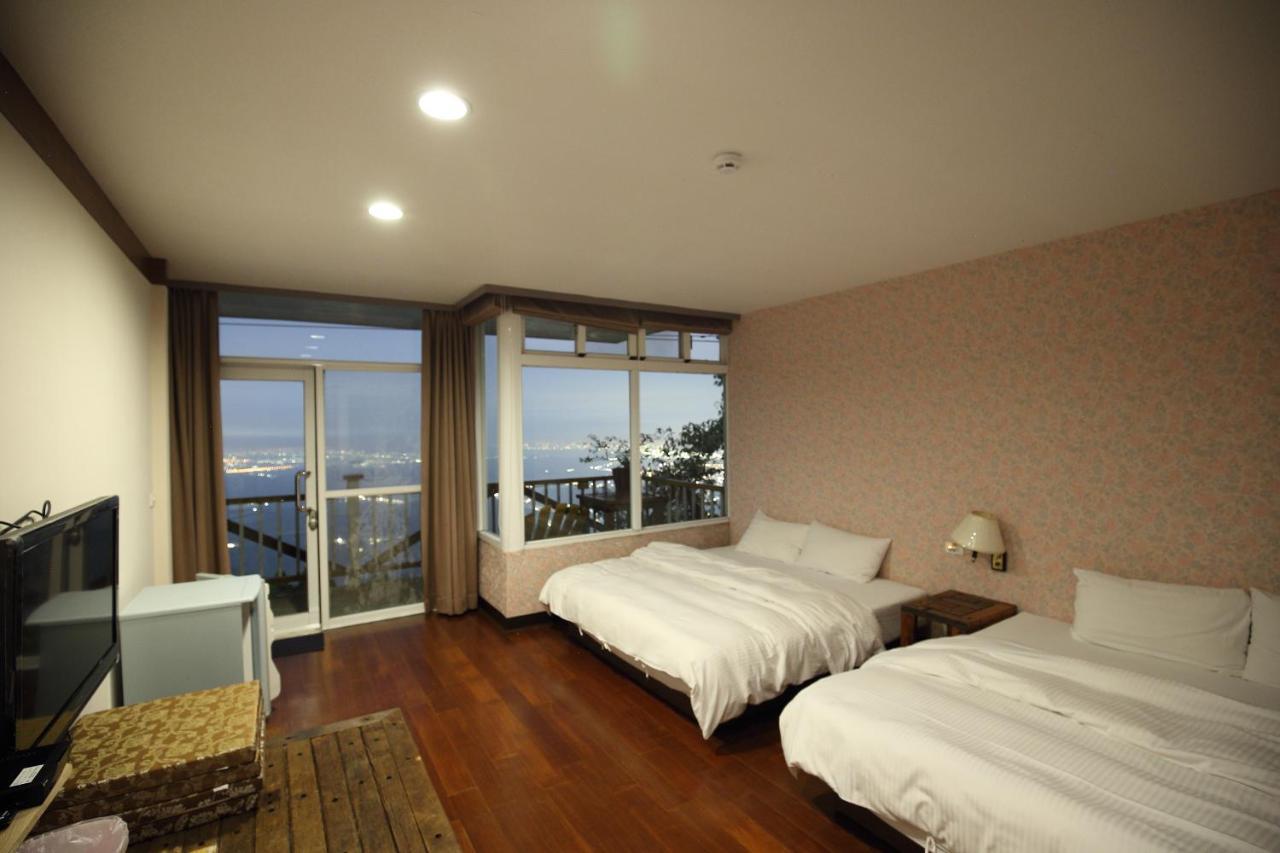 Sky Lounge B&B Zhushan Buitenkant foto